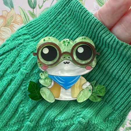 Ollie the frog 🐸- Brooch